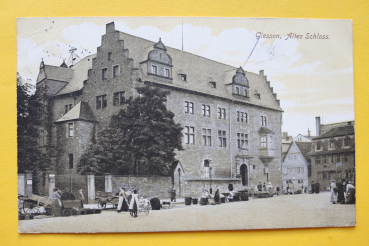 AK Gießen Giessen / Altes Schloss / 1916 / Bahnpost Stempel / Marktstände